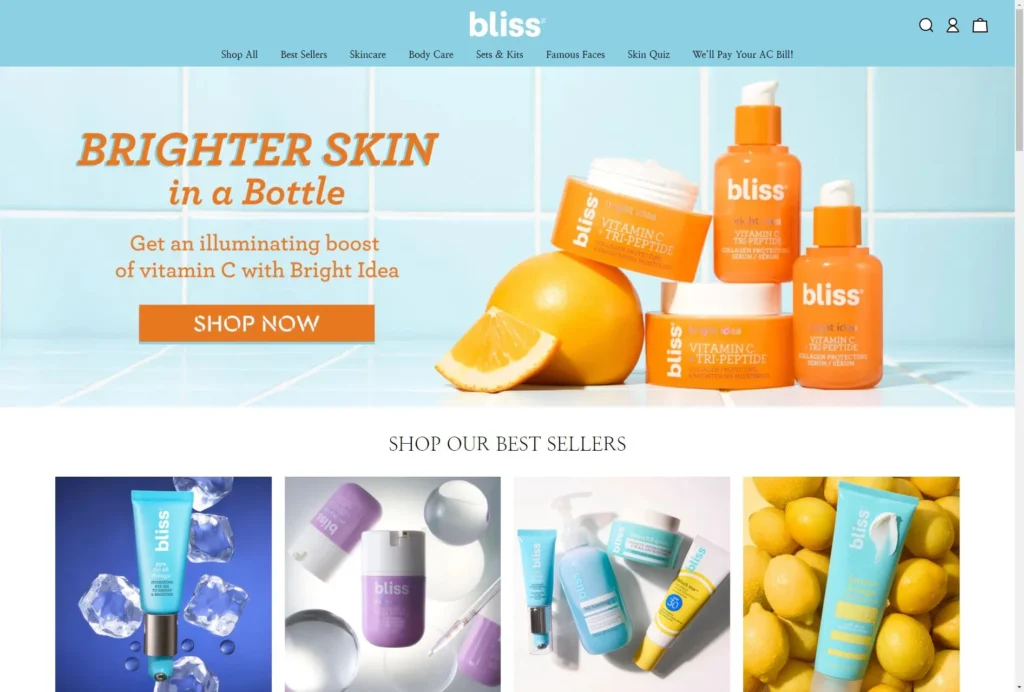 Immagine promozionale che utilizza elementi del Web Design per evidenziare i prodotti skincare Bliss, con un layout pulito e colori vivaci. Il design mette in risalto la linea con vitamina C e Tri-Peptide, utilizzando immagini di arance fresche per enfatizzare la freschezza e l'efficacia del prodotto.