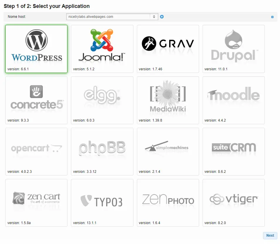 Primo passo dell'installazione di un sito web: selezione del CMS. L'utente deve scegliere tra diverse piattaforme (WordPress, Joomla, Drupal, ecc.) e le loro versioni disponibili per il dominio nicetrylabs.atwebpages.com.